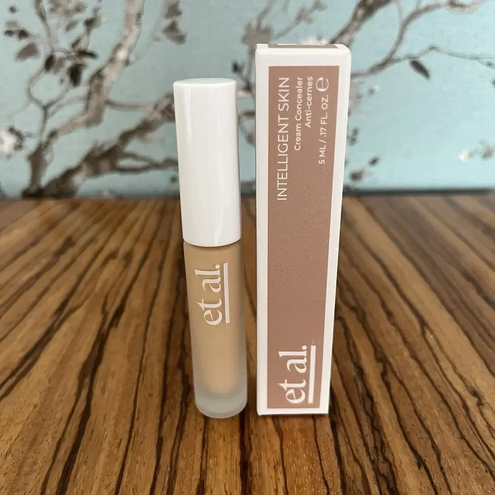 et al. Intelligent Skin Cream Concealer 80W 5ml